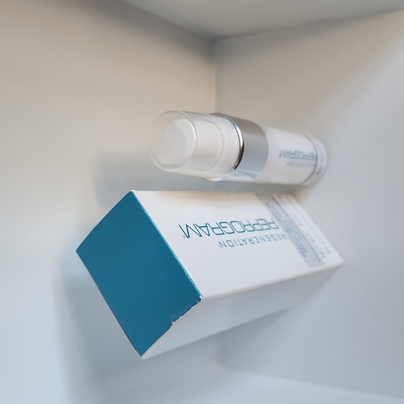 BeautiControl Regeneration Reprogram Rejuvenating Skin Serum - Picture 3 of 3